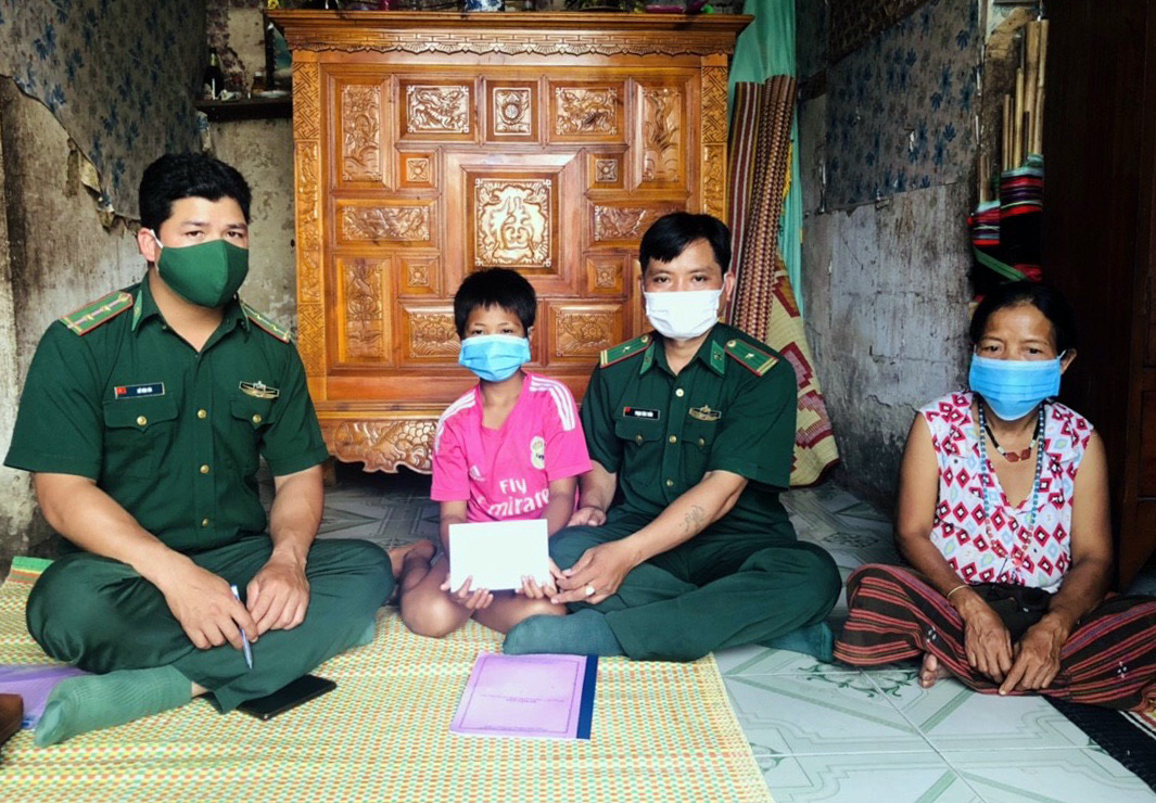 Chắp cánh ước mơ cho học sinh nghèo